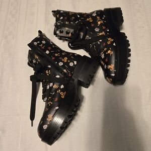 NWOT Gues Floral Combat Boots Women's Size 7M